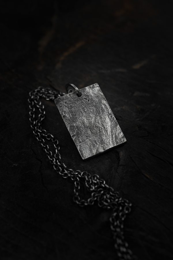 mystery skull necklace - image 3